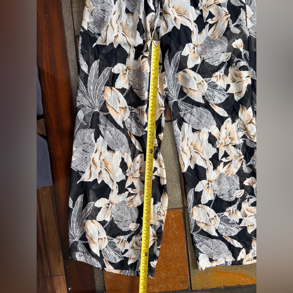 Black floral kardashians collection wide leg office pant beachy xs vacation